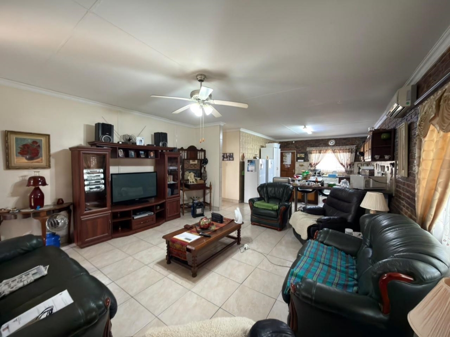 5 Bedroom Property for Sale in Riebeeckstad Free State
